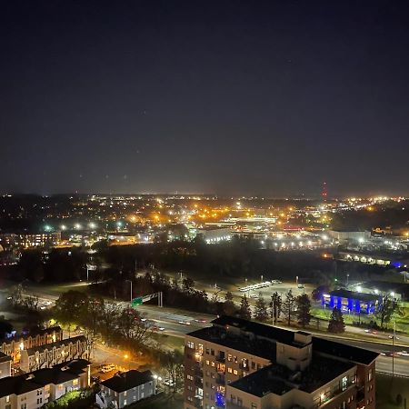Luxurious 1Br Uptown Highrise/ Balcony With City View! Шарлът Екстериор снимка