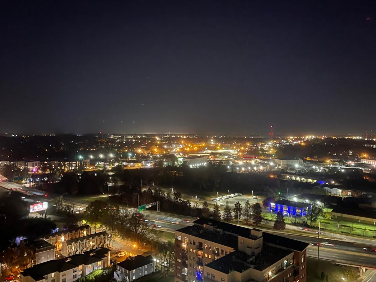 Luxurious 1Br Uptown Highrise/ Balcony With City View! Шарлът Екстериор снимка